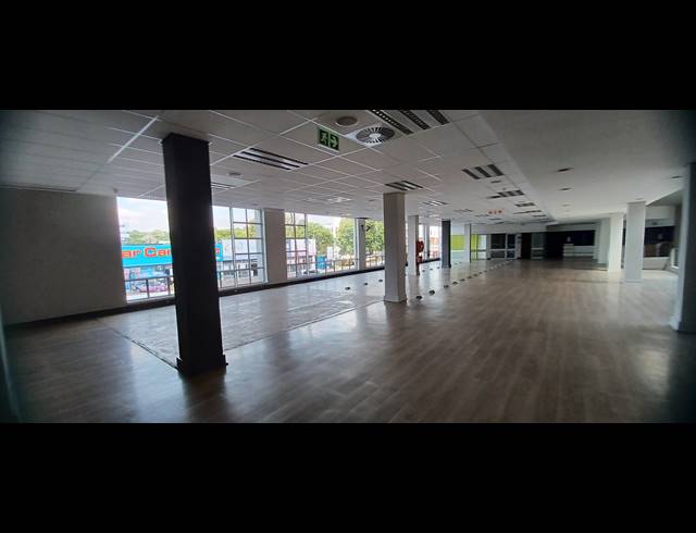 2,355M² RETAIL TO LET IN CRAIGHALL PARK